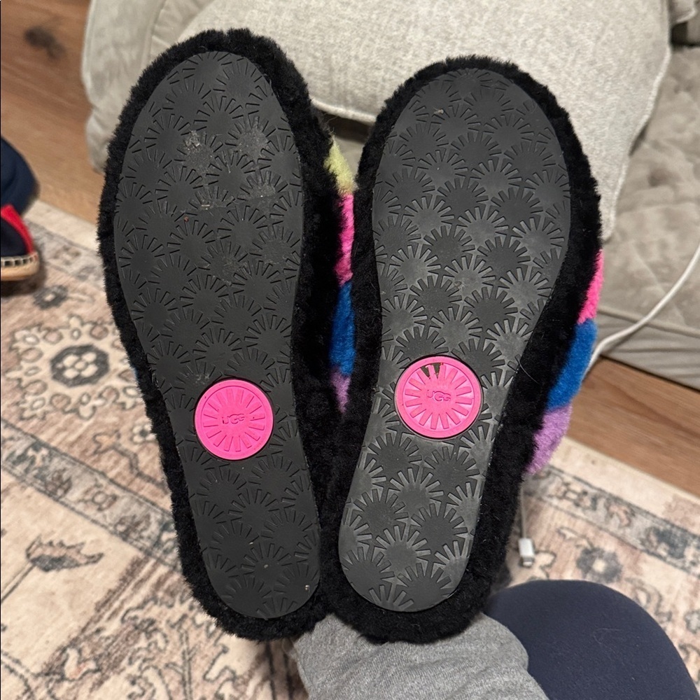 Ugh women’s fluffy strappy slippers size 8 - Picture 3 of 3